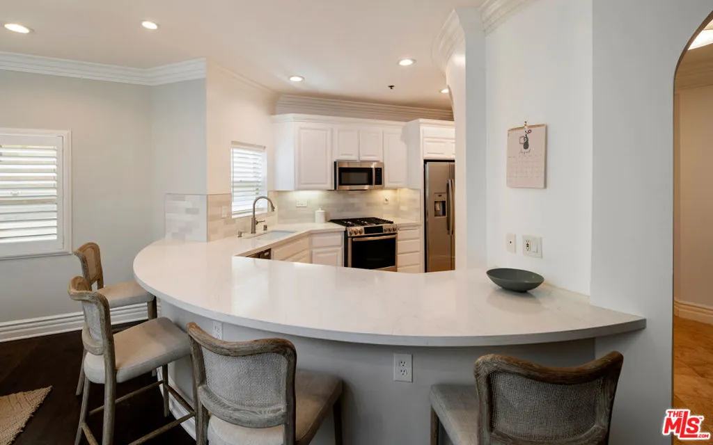 10364 Almayo Avenue 205, Los Angeles, California 90064 home-pic-14